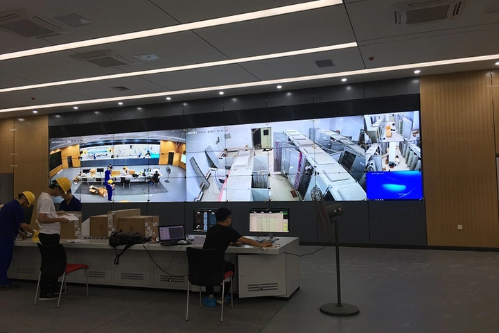 49inch 3.5mm bezel in CCTV center