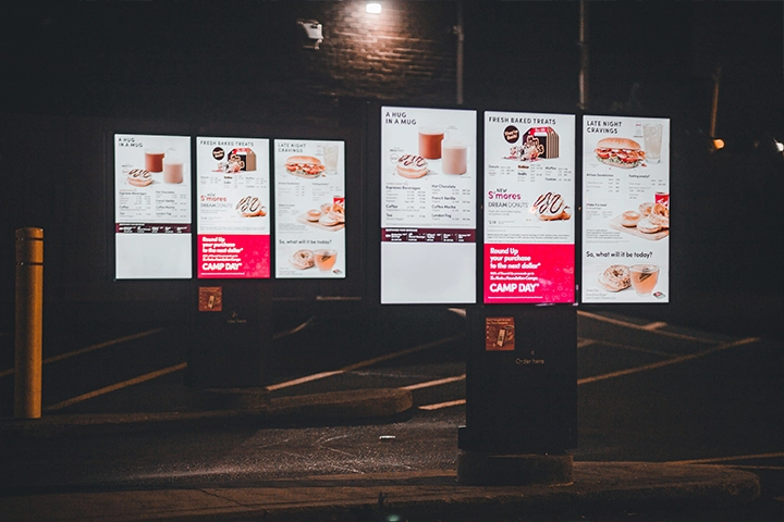 49inch outdoor digital signage on the street
